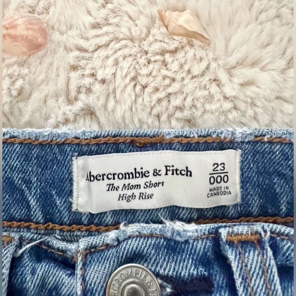 THE MOM SHORT HIGH RISE DENIM SHORTS!!💕